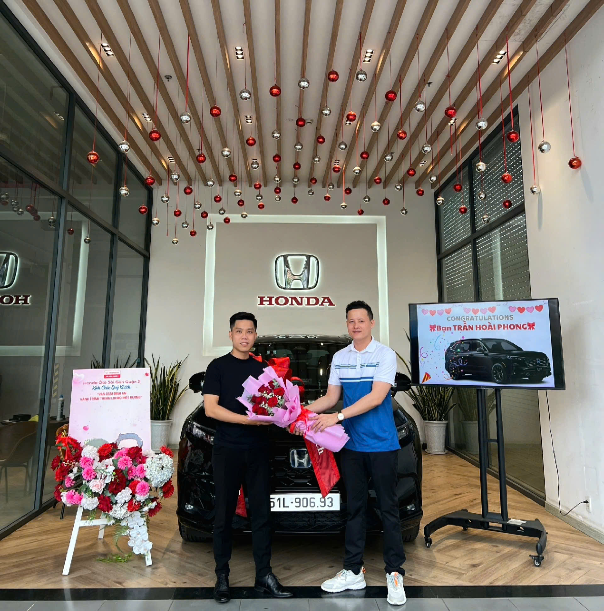 Bàn Giao Honda CR-V RS Màu Đen Cho Khách Hàng Nguyễn Hoài Phong
